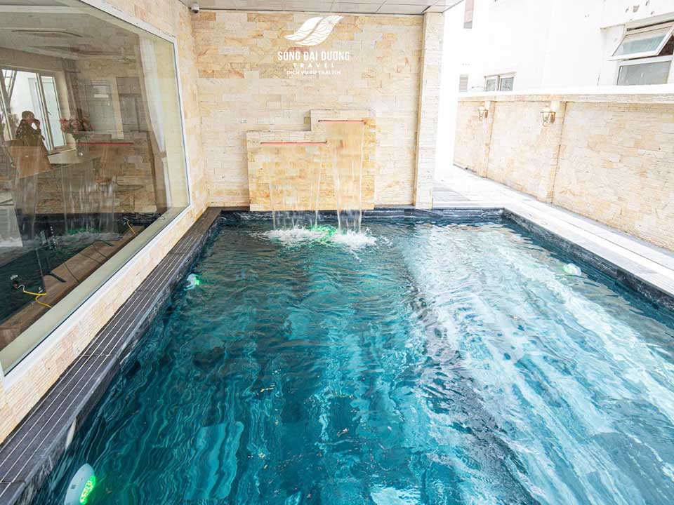 Bể bơi riêng biệt trong nhà đem lại không gian riêng tư